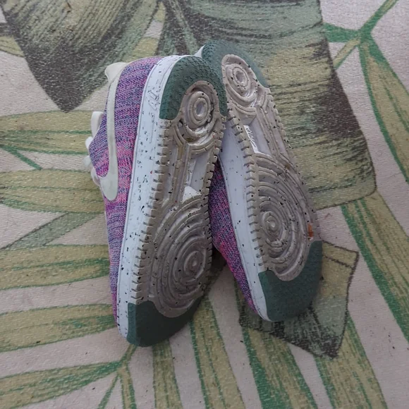 Nike shoes - Picture 3 of 3